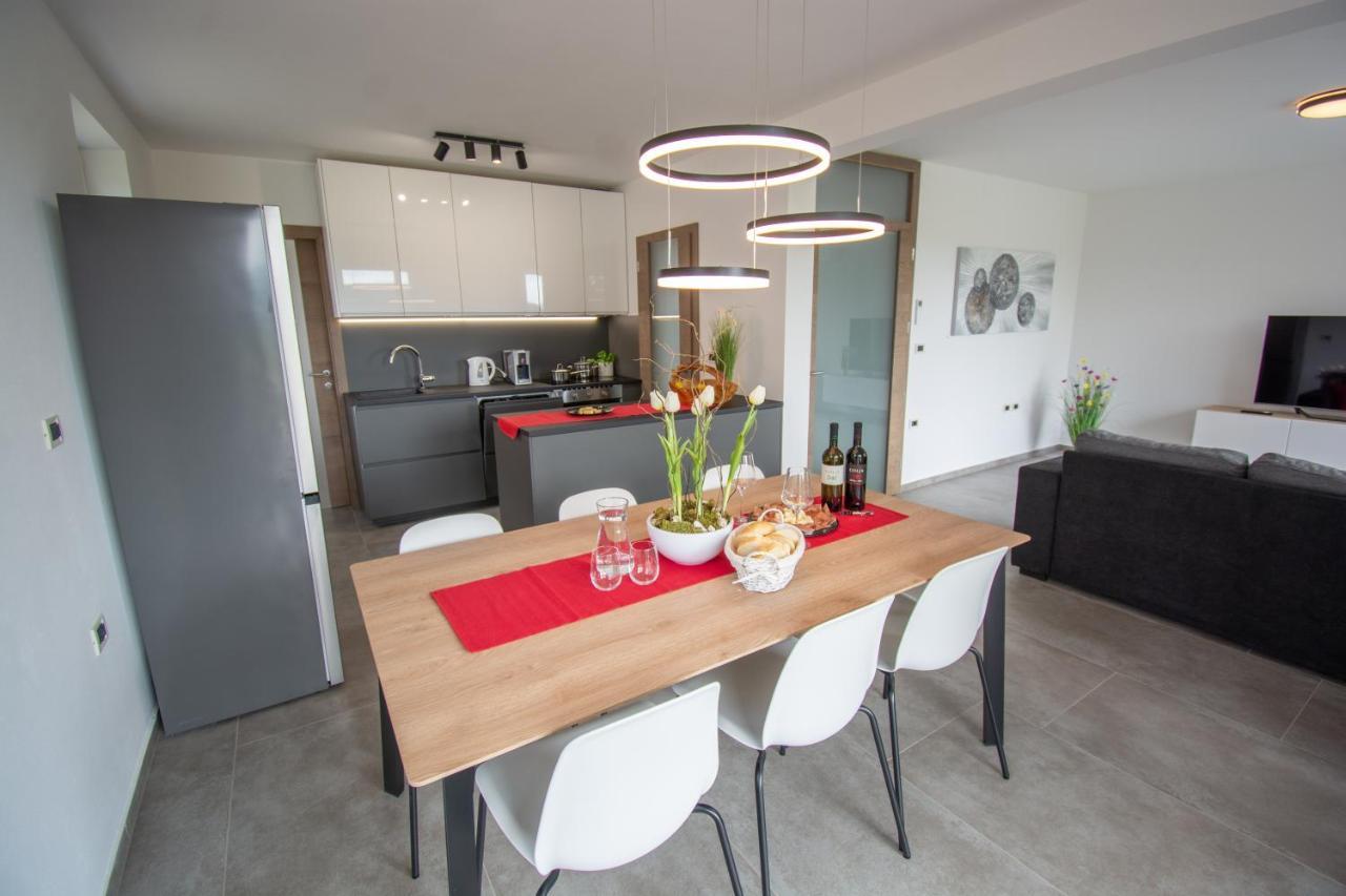 Holiday House Oljka Kobdilj Eksteriør bilde